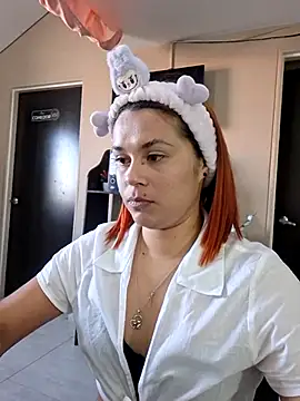 Sophie new25 online show from February 26, 2026, 1:11 pm