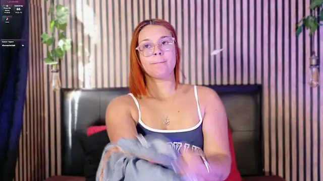 Snapshot of Sophie_new25 chatting on October 30, 2025, 12:47 pm Sophie new25 online show from October 30, 2025, 12:47 pm