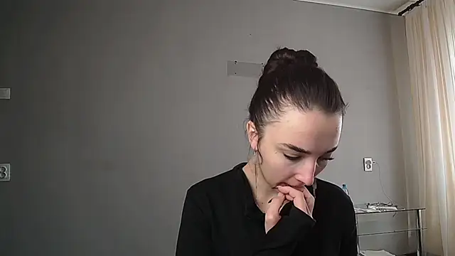 Eva Gloryy online show from March 18, 2025, 12:28 pm