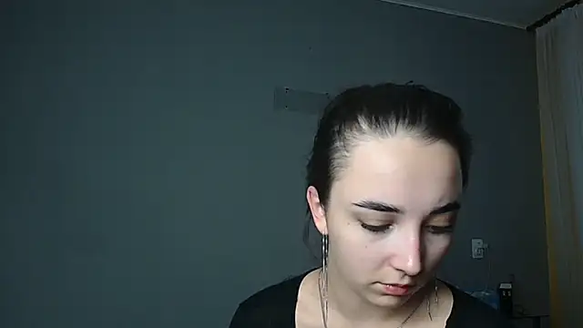 Eva Gloryy online show from November 14, 2025, 2:21 pm