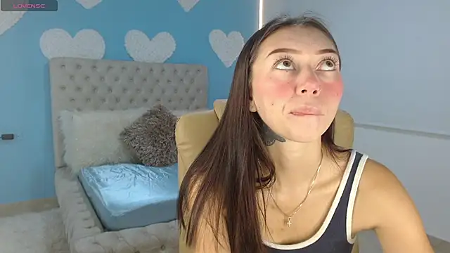 Rossie Belucci online show from February 12, 2025, 1:37 pm