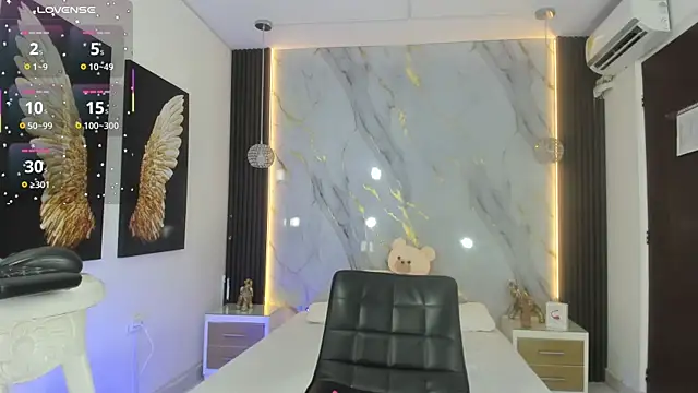 raven li online show from October 19, 2025, 9:28 pm