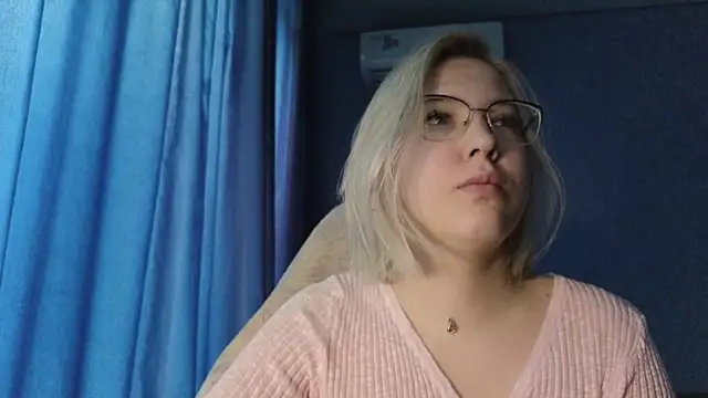 Snapshot of HotBrandyX chatting on October 5, 2025, 3:30 am HotBrandyX online show from October 5, 2025, 3:30 am