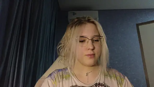 Snapshot of HotBrandyX chatting on November 9, 2025, 12:31 pm HotBrandyX online show from November 9, 2025, 12:31 pm