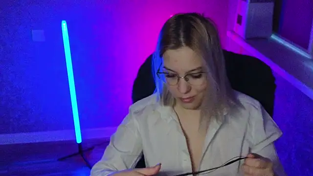 Snapshot of HotBrandyX chatting on March 7, 2025, 2:04 am HotBrandyX online show from March 7, 2025, 2:04 am