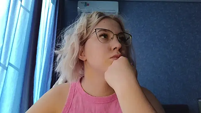 Snapshot of HotBrandyX chatting on September 19, 2025, 5:44 am HotBrandyX online show from September 19, 2025, 5:44 am