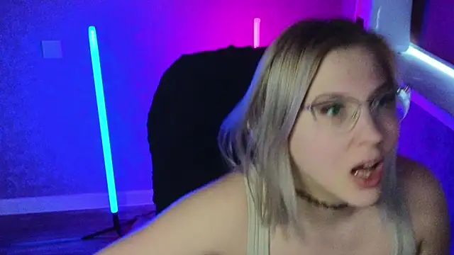 Snapshot of HotBrandyX chatting on March 7, 2025, 8:13 am HotBrandyX online show from March 7, 2025, 8:13 am