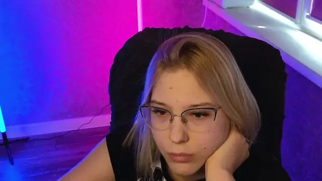 Snapshot of HotBrandyX chatting on March 3, 2025, 7:57 am HotBrandyX online show from March 3, 2025, 7:57 am