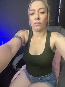 Snapshot of viktoria_davis_ chatting on November 22, 2025, 10:41 pm viktoria davis online show from November 22, 2025, 10:41 pm