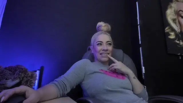 Snapshot of viktoria_davis_ chatting on October 9, 2025, 12:11 am viktoria davis online show from October 9, 2025, 12:11 am