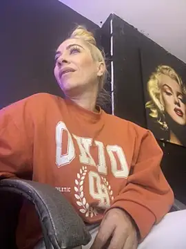 Snapshot of viktoria_davis_ chatting on October 9, 2025, 11:49 pm viktoria davis online show from October 9, 2025, 11:49 pm