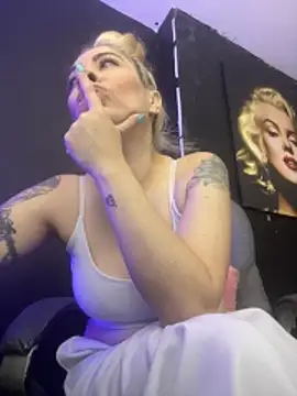 Snapshot of viktoria_davis_ chatting on October 29, 2025, 11:58 pm viktoria davis online show from October 29, 2025, 11:58 pm