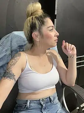 Snapshot of viktoria_davis_ chatting on March 14, 2025, 2:10 am viktoria davis online show from March 14, 2025, 2:10 am