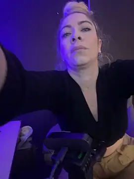 Snapshot of viktoria_davis_ chatting on March 6, 2025, 11:42 pm viktoria davis online show from March 6, 2025, 11:42 pm