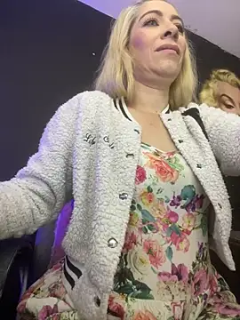 Snapshot of viktoria_davis_ chatting on October 25, 2025, 11:05 pm viktoria davis online show from October 25, 2025, 11:05 pm