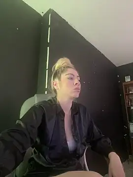 Snapshot of viktoria_davis_ chatting on March 8, 2025, 10:56 pm viktoria davis online show from March 8, 2025, 10:56 pm