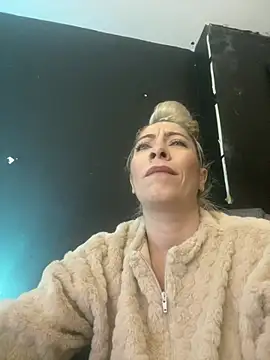 viktoria davis  online show from February 1, 2026, 10:52 pm