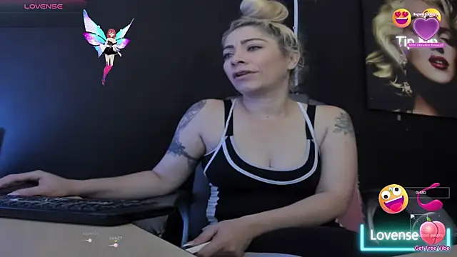 Snapshot of viktoria_davis_ chatting on November 14, 2025, 10:35 pm viktoria davis online show from November 14, 2025, 10:35 pm