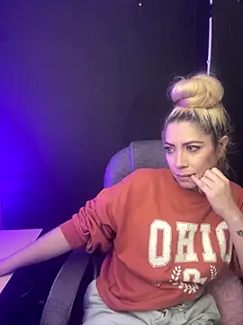 Snapshot of viktoria_davis_ chatting on November 21, 2025, 11:48 pm viktoria davis online show from November 21, 2025, 11:48 pm