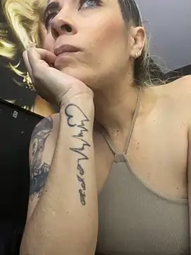 Snapshot of viktoria_davis_ chatting on September 20, 2025, 10:04 pm viktoria davis online show from September 20, 2025, 10:04 pm