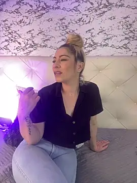 Snapshot of viktoria_davis_ chatting on February 26, 2025, 10:36 pm viktoria davis online show from February 26, 2025, 10:36 pm