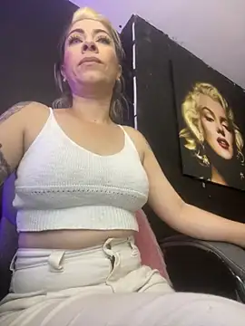 Snapshot of viktoria_davis_ chatting on September 26, 2025, 11:33 pm viktoria davis online show from September 26, 2025, 11:33 pm