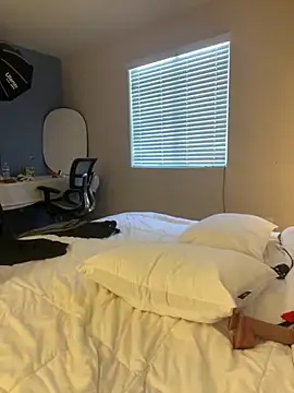 ha888we online show from October 18, 2025, 3:58 pm