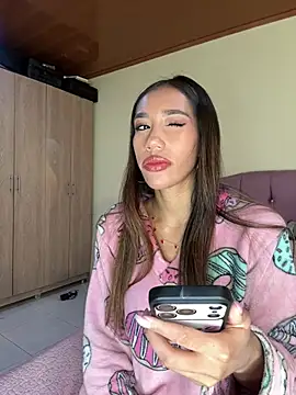 zoe storm online show from April 19, 2026, 6:10 pm