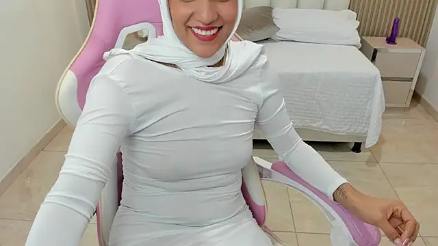 Snapshot of Zulema_hamdi chatting on March 18, 2025, 9:23 am Zulema hamdi online show from March 18, 2025, 9:23 am