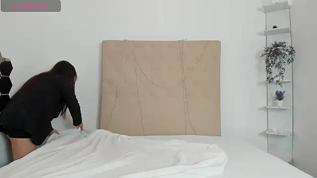 Michelle Jaramillo online show from February 11, 2025, 7:27 pm