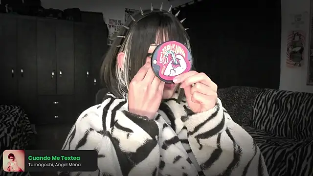 Snapshot of roxy_toxic chatting on July 8, 2026, 12:46 am roxy toxic online show from July 8, 2026, 12:46 am