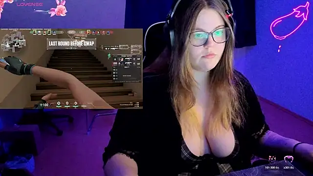 Snapshot of EveBaker04 chatting on December 18, 2025, 8:12 pm EveBaker04 online show from December 18, 2025, 8:12 pm