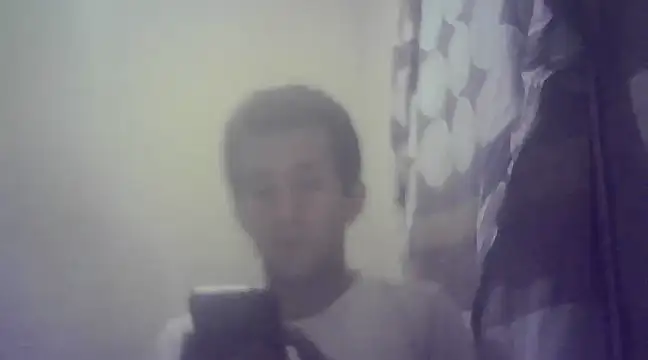 Snapshot of EstebanAkyLu chatting on February 4, 2025, 7:18 am EstebanAkyLu online show from February 4, 2025, 7:18 am