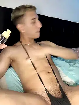 Snapshot of manu_stiv chatting on March 11, 2025, 10:42 pm manu stiv online show from March 11, 2025, 10:42 pm