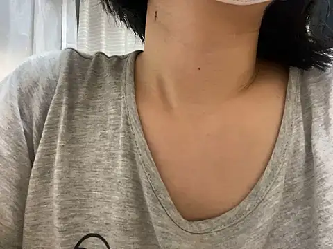 Snapshot of riri_riri_jp chatting on October 8, 2025, 11:23 am riri riri jp online show from October 8, 2025, 11:23 am