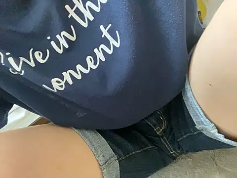 Snapshot of riri_riri_jp chatting on October 4, 2025, 3:30 am riri riri jp online show from October 4, 2025, 3:30 am