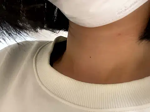 Snapshot of riri_riri_jp chatting on November 12, 2025, 10:19 am riri riri jp online show from November 12, 2025, 10:19 am