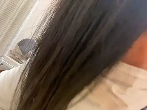 Snapshot of riri_riri_jp chatting on December 15, 2025, 11:27 am riri riri jp online show from December 15, 2025, 11:27 am