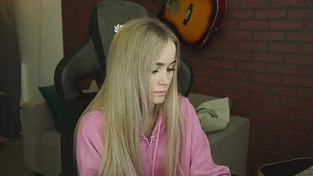 DakotaaJohnnson online show from November 1, 2025, 6:19 am