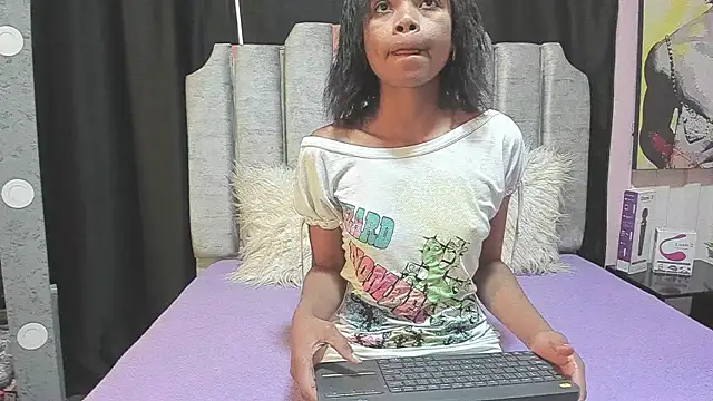 Snapshot of Gletty_noa chatting on November 17, 2025, 4:22 pm Gletty noa online show from November 17, 2025, 4:22 pm