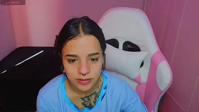 Nicole Foxx  online show from June 4, 2026, 7:29 pm