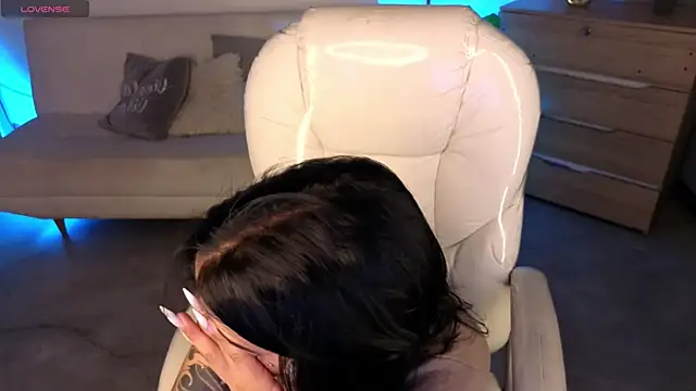 Nicole Foxx  online show from February 20, 2026, 8:33 pm