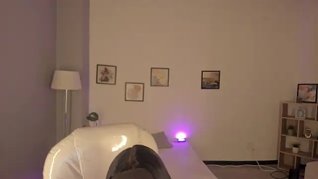 Nicole Foxx  online show from September 10, 2025, 8:08 pm