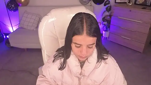 Nicole Foxx  online show from April 19, 2026, 5:36 pm