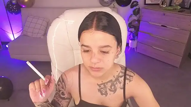 Nicole Foxx  online show from April 20, 2026, 6:31 pm