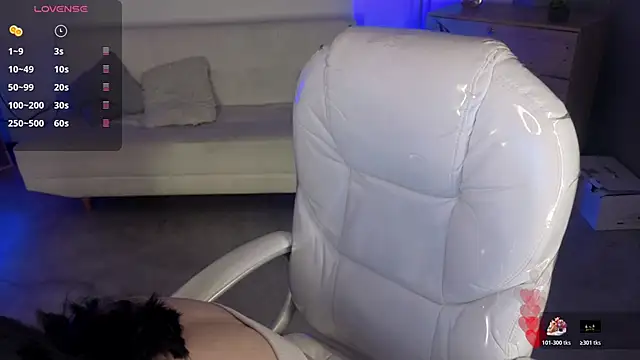 Nicole Foxx  online show from January 12, 2026, 6:47 pm