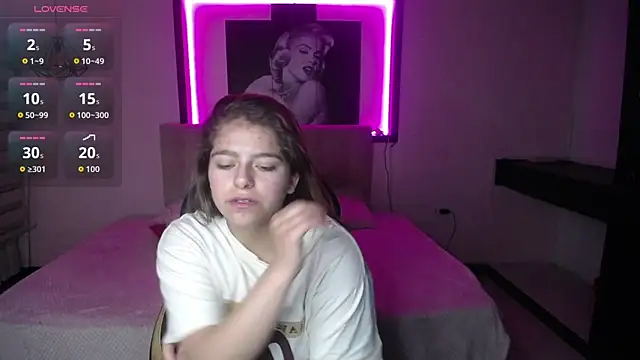 Kitten Cam online show from November 14, 2025, 6:00 pm