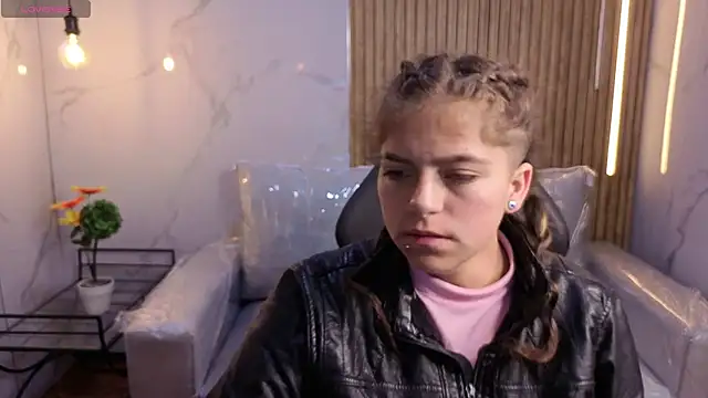 Kitten Cam online show from February 15, 2026, 4:35 am