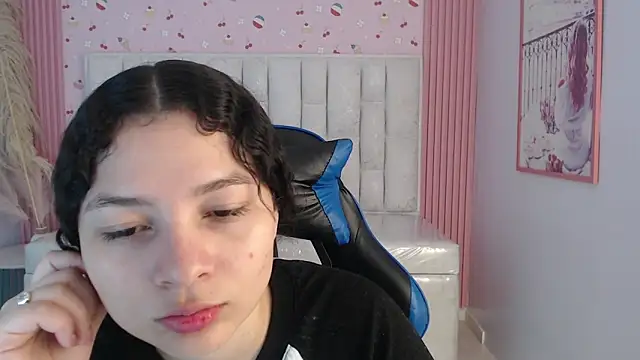 Snapshot of shalon_diaz_s chatting on December 5, 2025, 1:21 pm shalon diaz s online show from December 5, 2025, 1:21 pm