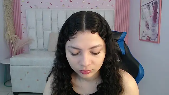 Snapshot of shalon_diaz_s chatting on November 21, 2025, 1:43 pm shalon diaz s online show from November 21, 2025, 1:43 pm